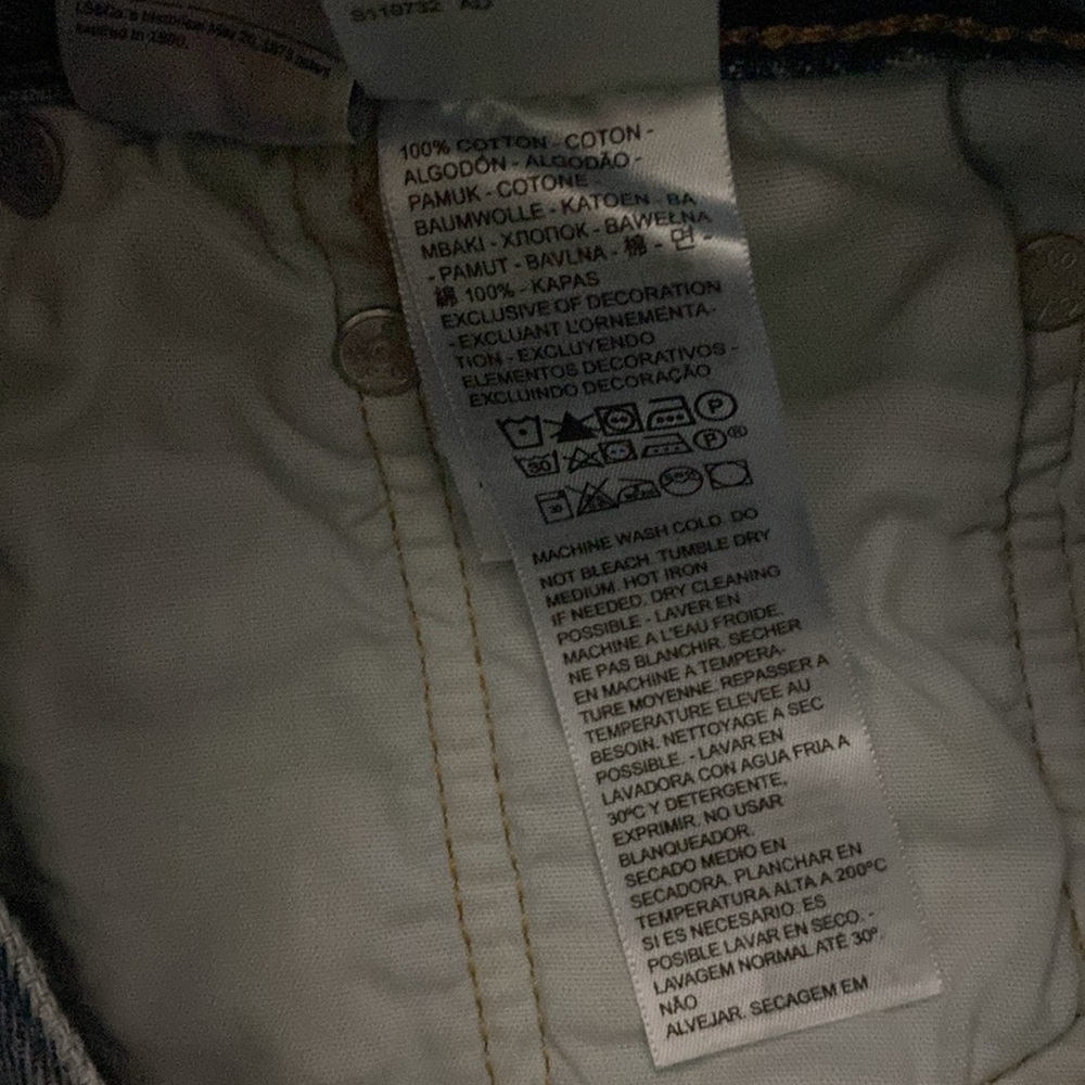 Levi's Women's 501 Original High-Rise Jean
Shorts NWT - Picture 13 of 13